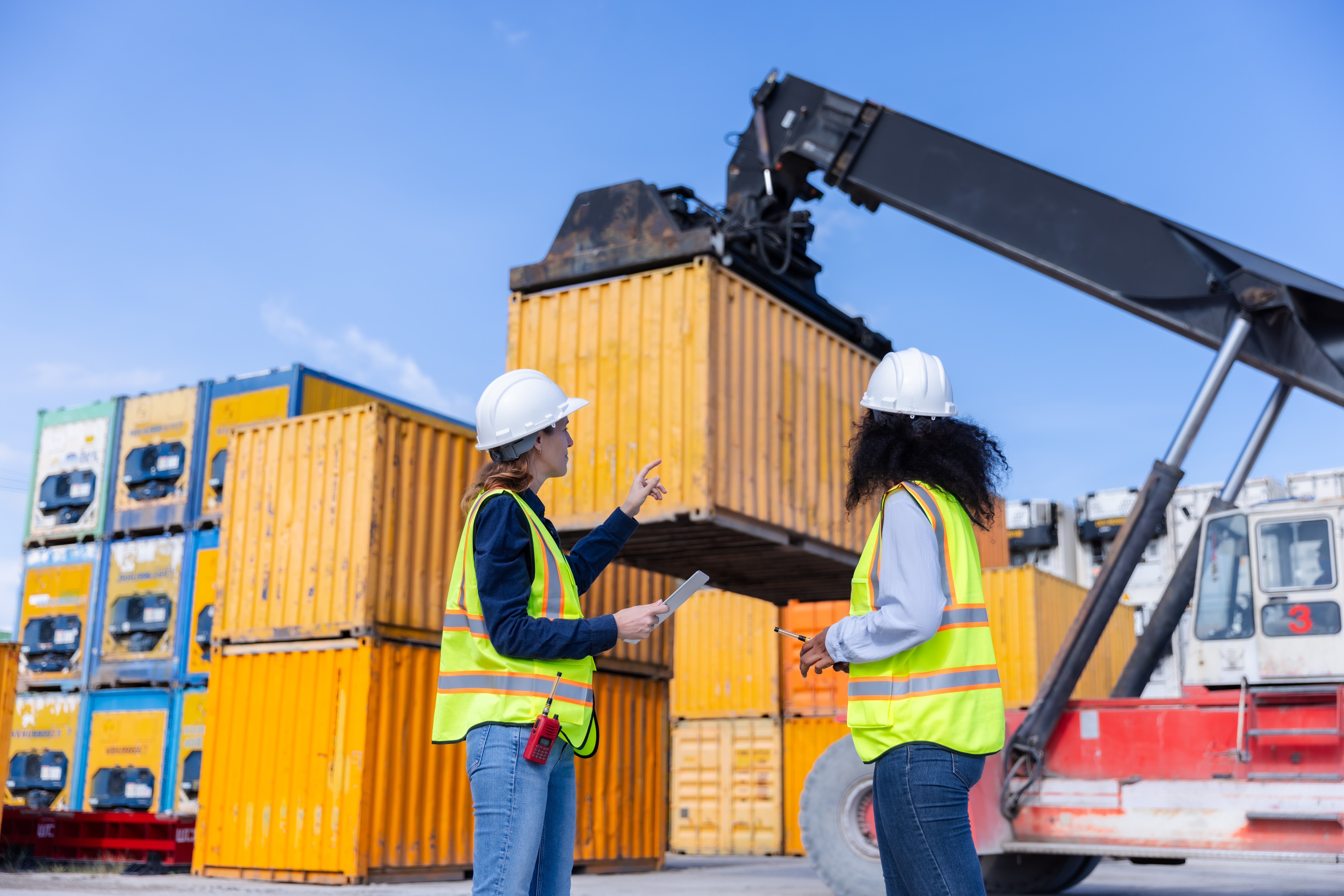 truck transporting heavy machinery while shipping heavy equipment across state lines safely